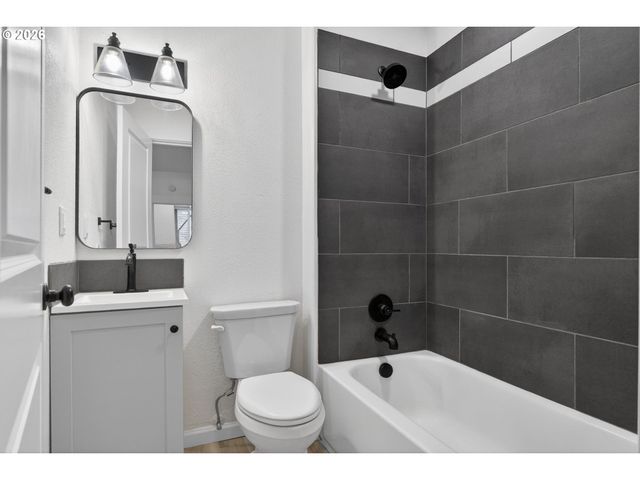 708 N KILLINGSWORTH St 7, Portland, OR 97217