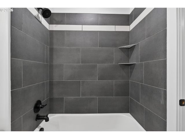 708 N KILLINGSWORTH St 7, Portland, OR 97217