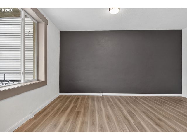 708 N KILLINGSWORTH St 7, Portland, OR 97217