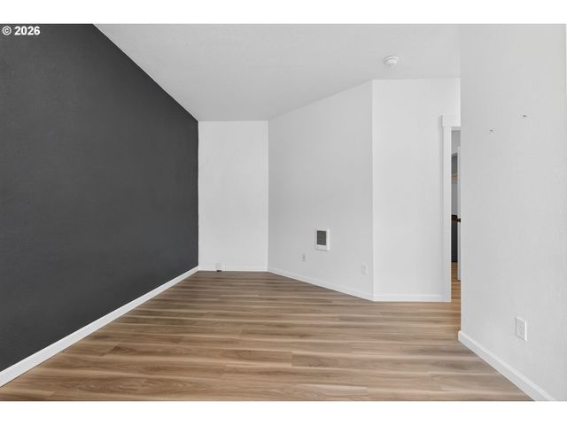 708 N KILLINGSWORTH St 7, Portland, OR 97217