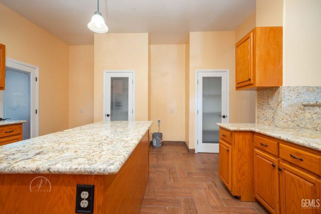 18005 S Union Avenue, Bakersfield, CA 93307