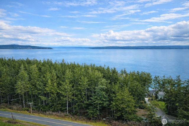 1012 N Scenic Heights Road, Oak Harbor, WA 98277