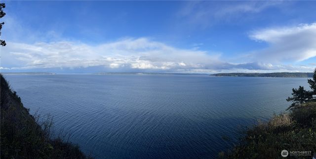 1012 N Scenic Heights Road, Oak Harbor, WA 98277