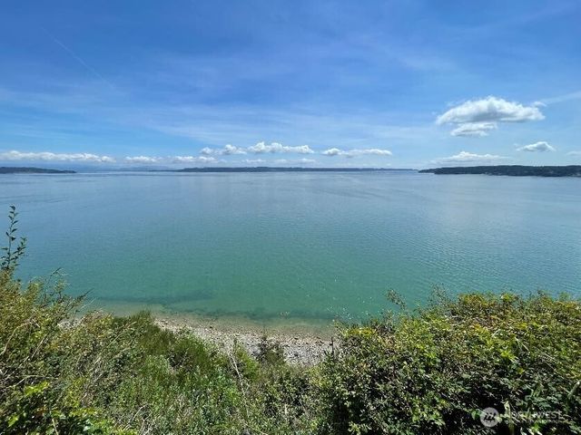 1012 N Scenic Heights Road, Oak Harbor, WA 98277
