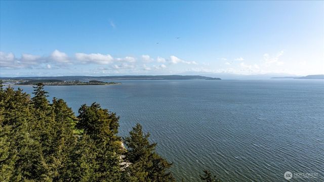 1012 N Scenic Heights Road, Oak Harbor, WA 98277