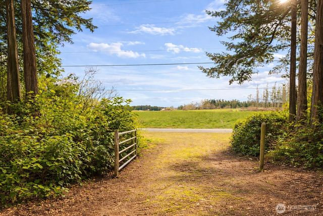 1012 N Scenic Heights Road, Oak Harbor, WA 98277