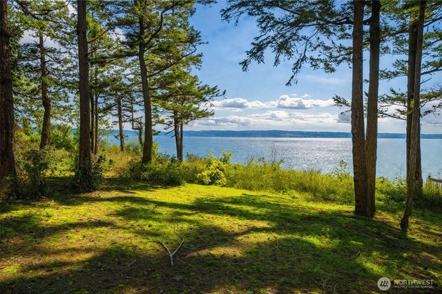 1012 N Scenic Heights Road, Oak Harbor, WA 98277
