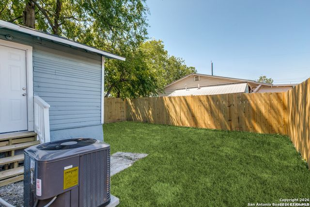 2017 LYONS ST, San Antonio, TX 78207