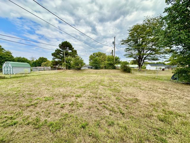 122 E St, Clarksville, TN 37042