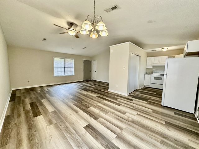 122 E St, Clarksville, TN 37042