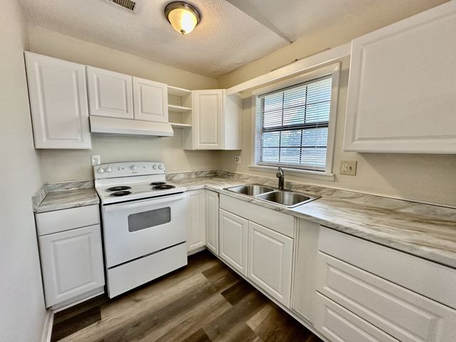 122 E St, Clarksville, TN 37042