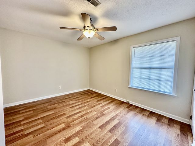 122 E St, Clarksville, TN 37042