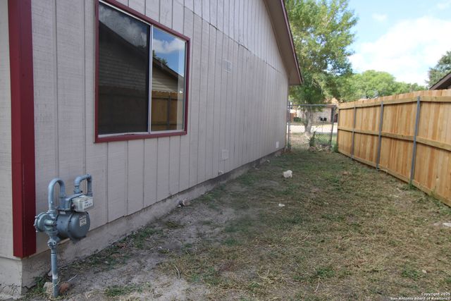 2706 Lakedon, San Antonio, TX 78222