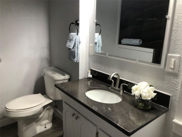 710 Fahrenthold Street, El Campo, TX 77437