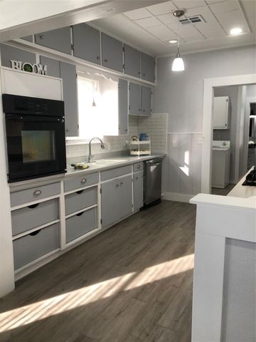 710 Fahrenthold Street, El Campo, TX 77437