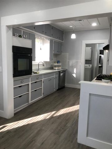 710 Fahrenthold Street, El Campo, TX 77437