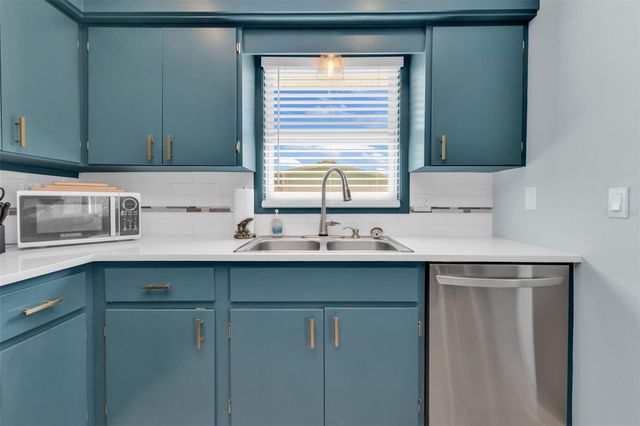 312 BAYSHORE ROAD, Nokomis, FL 34275