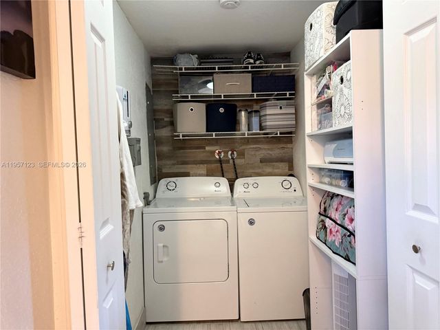 1120 N 61st Ave, Hollywood, FL 33024