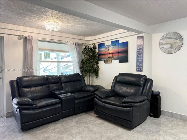 1120 N 61st Ave, Hollywood, FL 33024