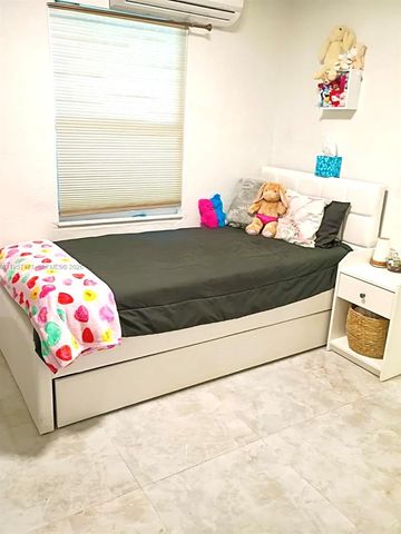 1120 N 61st Ave, Hollywood, FL 33024