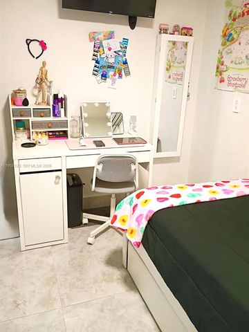 1120 N 61st Ave, Hollywood, FL 33024