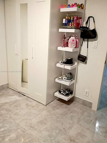 1120 N 61st Ave, Hollywood, FL 33024