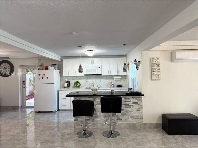 1120 N 61st Ave, Hollywood, FL 33024