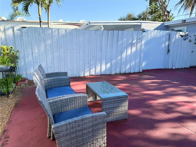 1120 N 61st Ave, Hollywood, FL 33024