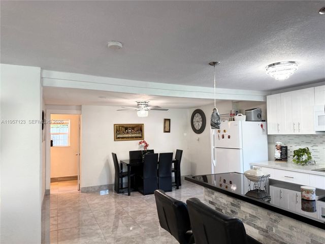 1120 N 61st Ave, Hollywood, FL 33024