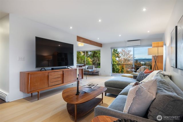 6620 57th Avenue NE, Seattle, WA 98115