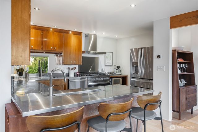 6620 57th Avenue NE, Seattle, WA 98115