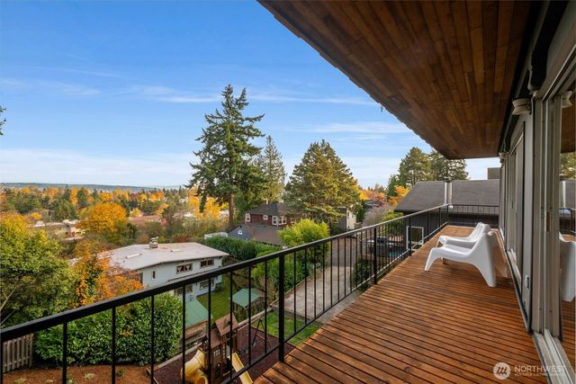 6620 57th Avenue NE, Seattle, WA 98115