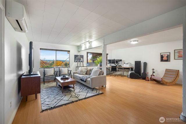 6620 57th Avenue NE, Seattle, WA 98115