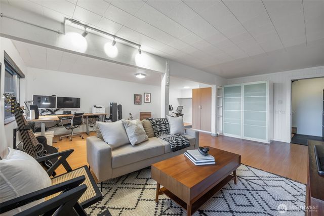 6620 57th Avenue NE, Seattle, WA 98115