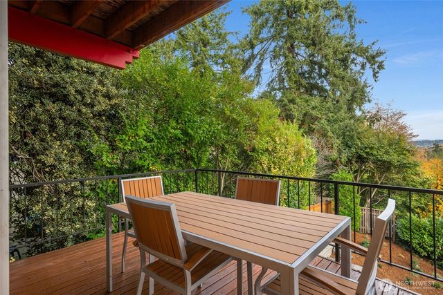 6620 57th Avenue NE, Seattle, WA 98115