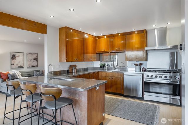 6620 57th Avenue NE, Seattle, WA 98115