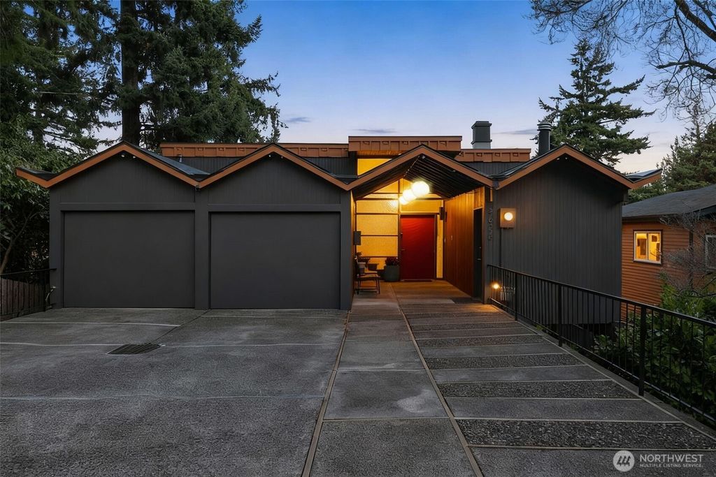 6620 57th Avenue NE, Seattle, WA 98115