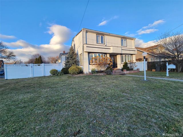 883 McKenna Avenue, Baldwin, NY 11510