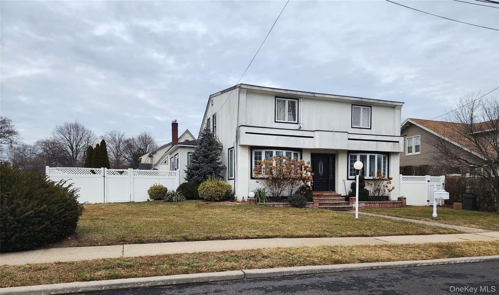 883 McKenna Avenue, Baldwin, NY 11510