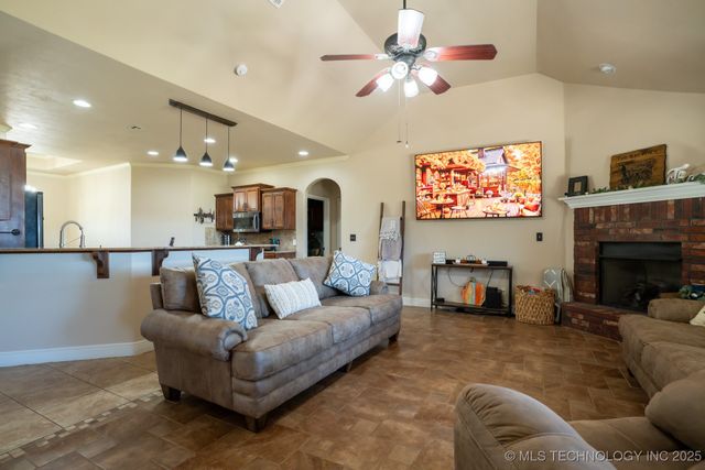 12901 N 124th East Place, Collinsville, OK 74021