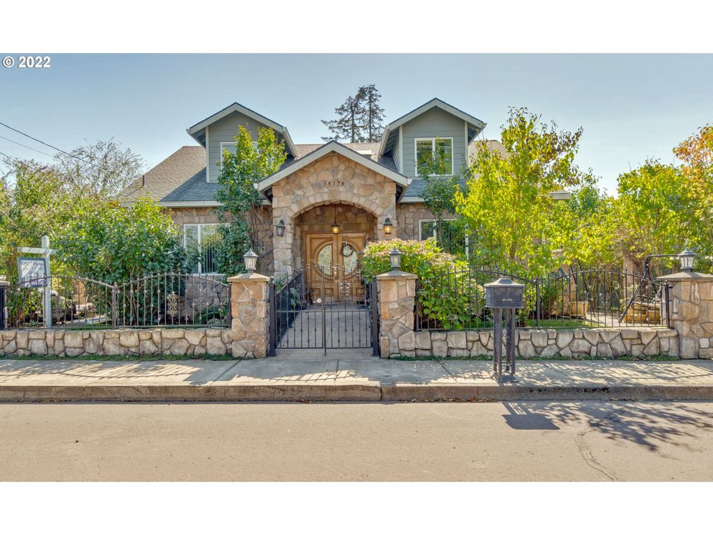 38376 HOOD St, Sandy, OR 97055