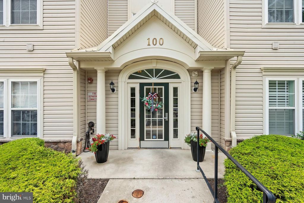 100 DOUGLAS FIR DR #102, WARRINGTON, PA 18976 — photo 2