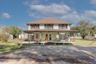 411 Willcox Street, Anahuac, TX 77514