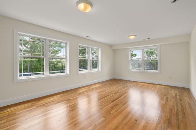 62 Redfield St 62, Boston, MA 02122