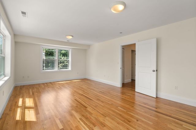 62 Redfield St 62, Boston, MA 02122