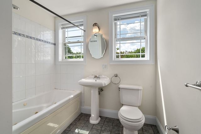 62 Redfield St 62, Boston, MA 02122