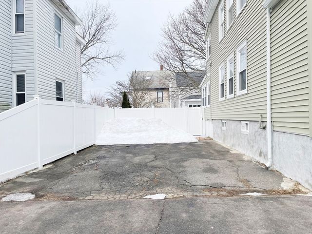 48 Linden St 1, Salem, MA 01970