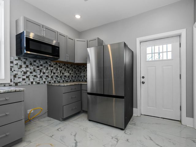 7305 S Sangamon Street, Chicago, IL 60621