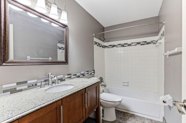 1700 Four Oaks Road 331, Eagan, MN 55121