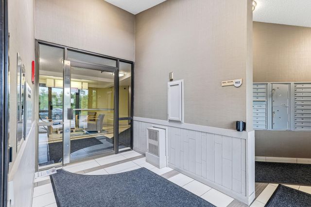 1700 Four Oaks Road 331, Eagan, MN 55121